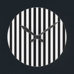 Ebony Snö Rund Klocka<br><div class="desc">Ebony Snö är en enkel utformning av svart och vitt rand som kostym tillfällen och föremål. Den här bilden finns på en rad andra produkter. Klicka bara på länken under fotot nära "Om den här designen".</div>