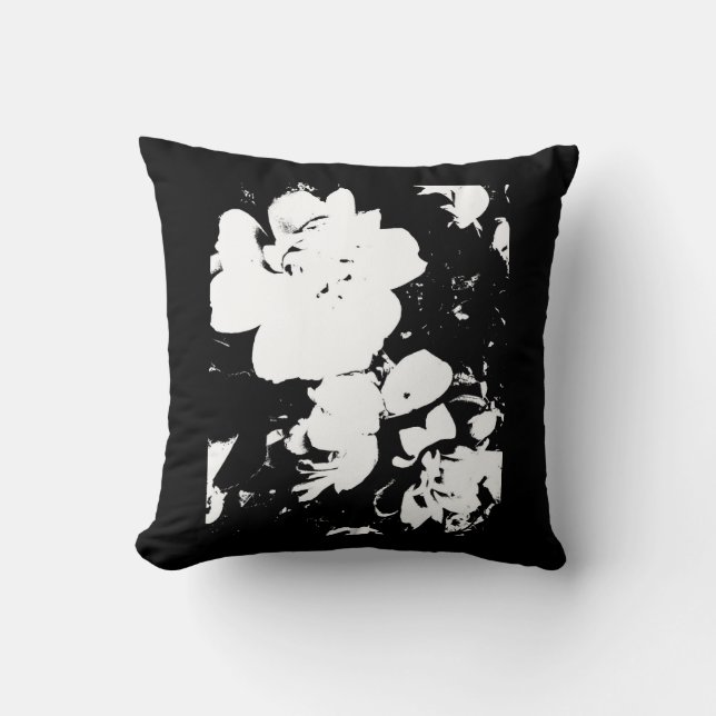Ebony Snow Roses Kudde (Framsida)