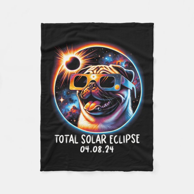 Eclipse Pug Wearing Gles Pet April 8 2024 Fleecefilt (Framsidan)