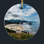 Ecola State Beach, ELLER Julgransprydnad Keramik<br><div class="desc">En häpnadsväckande bild av Cannon Beach från en bana längs Ecola State Park,  Oregon. Vackra grassklippor,  höstack sten och blått hav och himlar. En perfekt sommar förmiddag längs Stilla Kusten!</div>