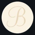 Ecru & Cream Monogrammed kuvertförsegling/Märkre a Runt Klistermärke<br><div class="desc">Sätt den avslutande beröringen på dina bröllopsinbjudningar,  spara datumkorten eller annan korrespondens med anpassningsbarnas kuvertförseglingar. Du kan också använda dem som bröllopsfavoritetiketter eller presentmärkre. Dessa bröllop-dekaler har en krona som initialt ligger på krämbakgrunden. Du kan enkelt lägga till en egen inledande produkt på produktordersidan för att anpassa den.</div>