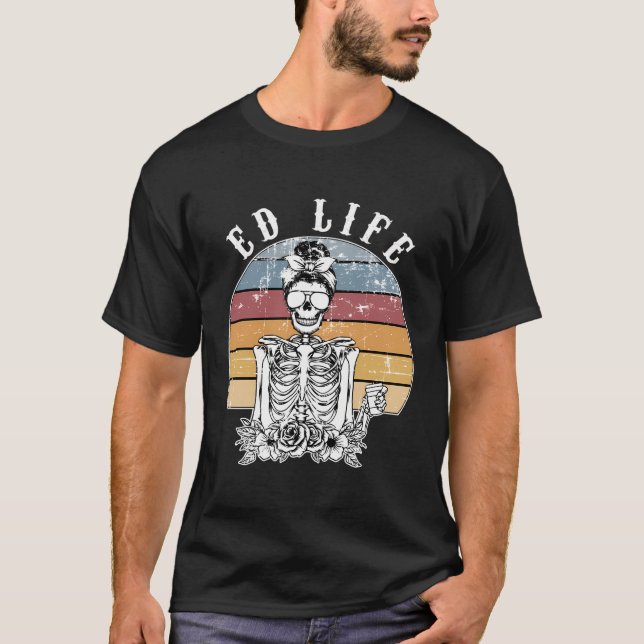 Ed Life Akut Department Retro Er Akut Ro T Shirt (Framsida)