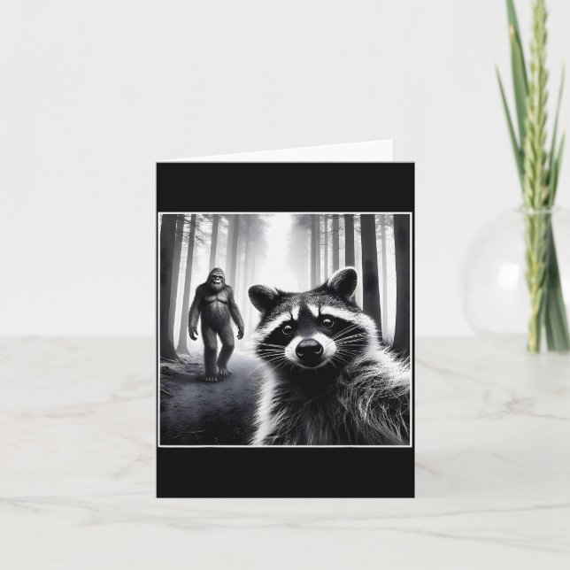 Ed Raccoon Selfie With Sasquatch Bigfoot Funny Rac Kort (Framsida)