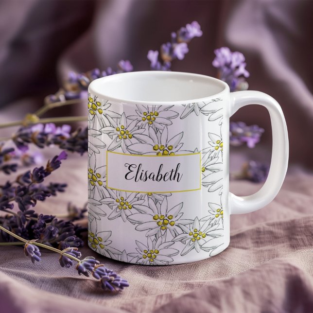 Edelweiss Hand-Illustrated Personlig Watercolor Kaffemugg (This Edelweiss mug features personalization in script among my own hand-drawn wildflowers.)