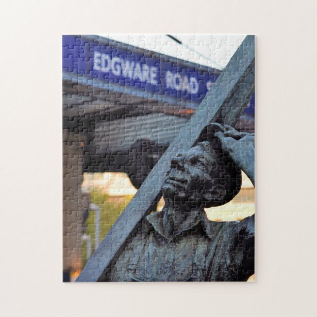 Edgeware Road Station Statue - 11x14 - 252 pcs. Pussel (Vertikal)