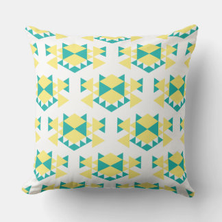 Edgy Geo Teal and Gult Triangles Cushion Kudde