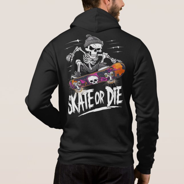 Edgy Halloween Skeleton Riding Skateboard: Monochr T Shirt (Baksida)