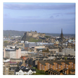Edinburgh, Skottland. En vy som förbiser central Kakelplatta