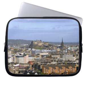 Edinburgh, Skottland. En vy som förbiser central Laptop Sleeve