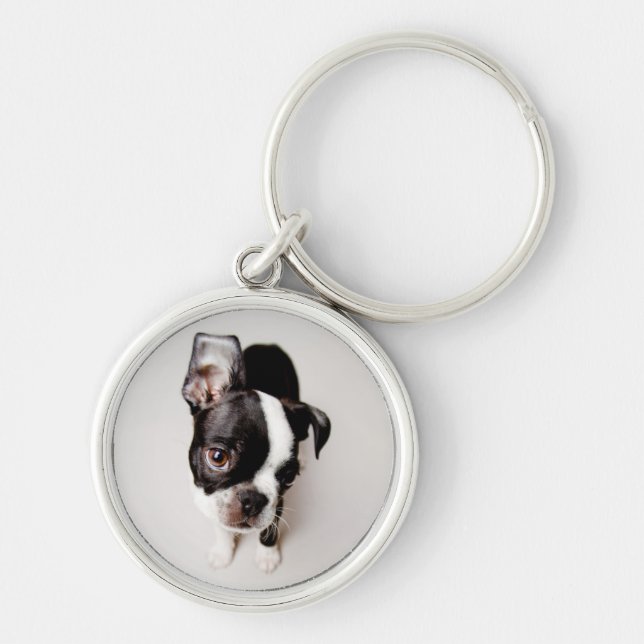 Edison Boston Terrierpuppy. Rund Silverfärgad Nyckelring (Framsidan)