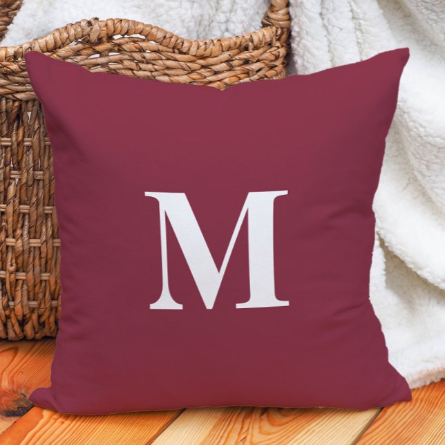 Editable Färg Lila White Monogram Initial Kudde (Burgundy and white monogram decorator pillow)