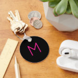 Editable Modern Rosa & Black Monogram Nyckelring<br><div class="desc">Anpassadets moderna tittar minimala monogram.</div>
