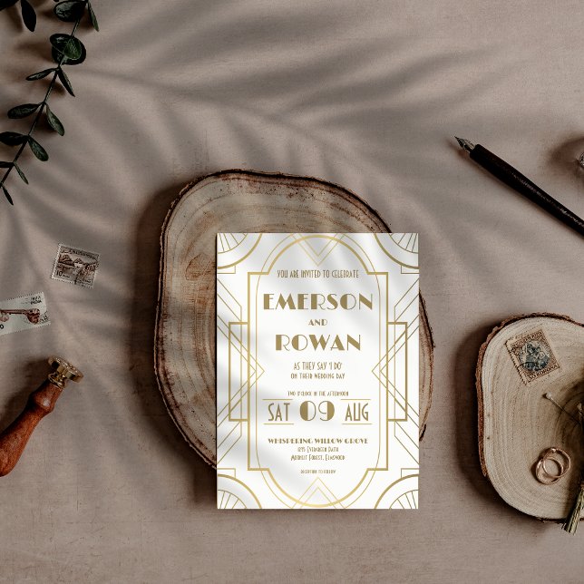 Editable White & Guld Art Deco Gatsby Roaring 20-t Inbjudningar (Elegant White & Gold Gatsby Style Art Deco Geometric Editable Wedding Invitation)