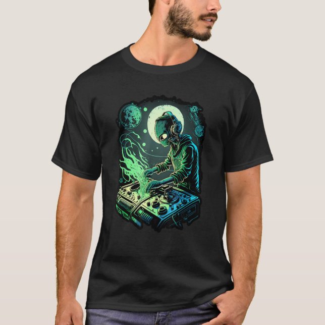 EDM Alien Rave Astronaut Alien DJ Alien DJing in S T Shirt (Framsida)