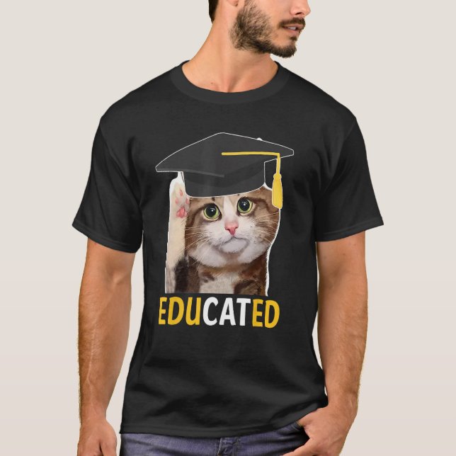 Educated Cat Graduation Cap Senior Funny Graduatio T Shirt (Framsida)