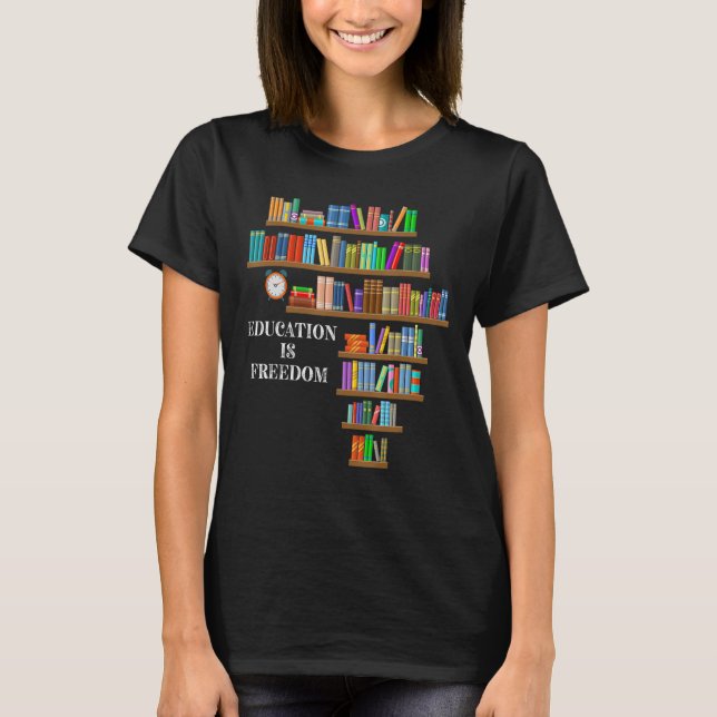 Education is Freedom Funny Bok Reader Black Histo T Shirt (Framsida)