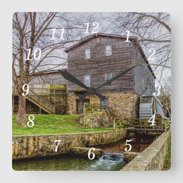 Edwards Mill Wall Clock Fyrkantig Klocka (Framsida)