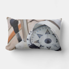 Een kompas om koers uit te zetten voor avontuur. lumbarkudde