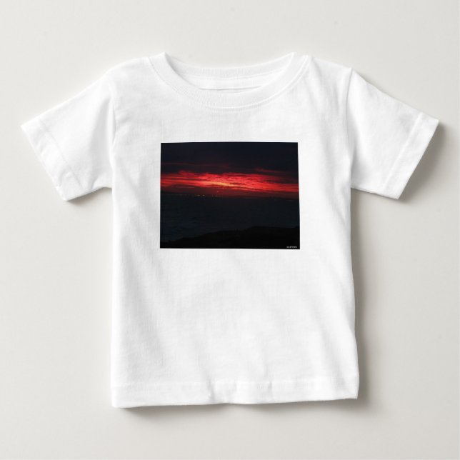 Eerie But Beautiful Sunset T Shirt (Framsida)