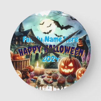 Eerie Halloween Night Watercolor Rund Klocka