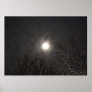 Eerie Måne i moln Poster