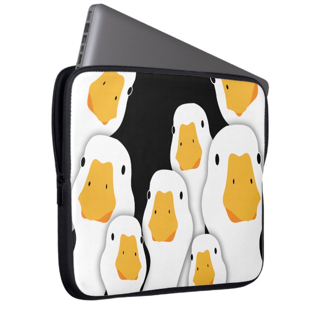 Eerie Surveillance: Geese Monitoring from Space Laptop Fodral (Framsidan Höger)