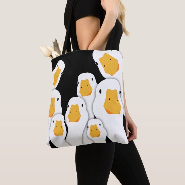 Eerie Surveillance: Geese Monitoring from Space Tygkasse (Närbild)