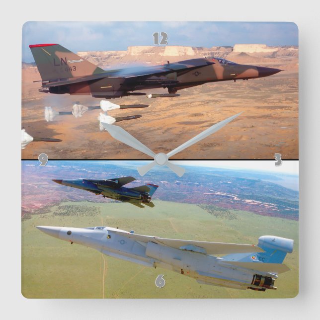 EF-111 RAVEN och F-111 AARDVARK Fyrkantig Klocka (Framsida)