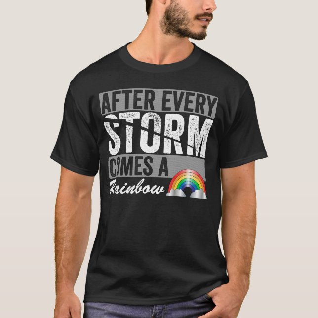 Efter varje storm kommer ett regnbåge t shirt (Framsida)
