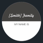 Efternamnmärkre för möte eller bröllop runt klistermärke<br><div class="desc">Efternamnnamn bricka för ett stort familjmöte, bröllop eller annan händelse, var folket önskar att veta vem du är och vilken familj du är med. Skräddarsy med ett efternamn och beställa några lakan av klistermärkear per familjen för att folk ska fylla in deras egna namn på. Den svartvita designen men du...</div>