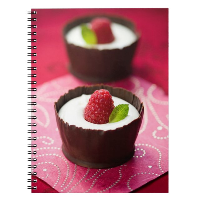 Efterrätt för vitchokladmousse anteckningsbok med spiral (Framsidan)