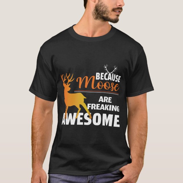 Eftersom Älgar Är Fantastiskt Häftiga T-Shirt (Framsida)