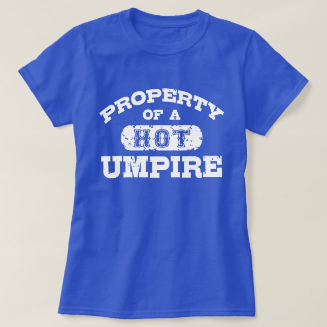 Egendom i en Hett Umpire T-shirt (Design framsida)