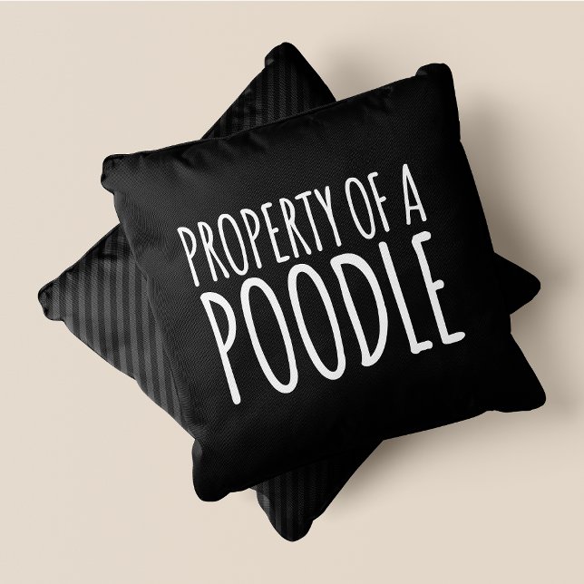 Egendom i en Pudel-Chic, Cute & Funny Black Kudde (Property Of A Poodle Chic, Cute & Funny Black Throw Pillow)
