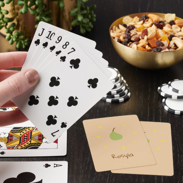 Eget namn, målat päron på brunt casinokort (På plats)