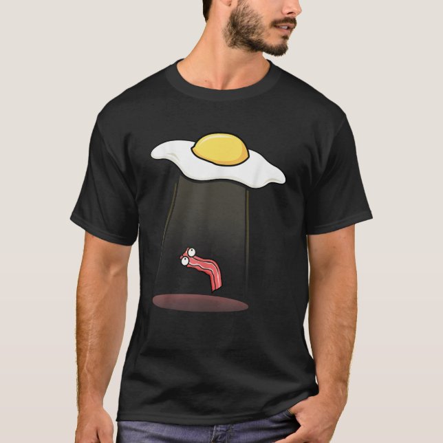Egg Abducting Bacon Funny Alien UFO Breakfast Gala T Shirt (Framsida)