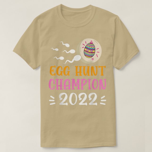 Egg Hunt Champion 2022 Easter Pregnancy Announceme T Shirt (Design framsida)