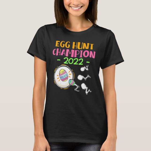 Egg Hunt Champion 2022 Påsk Gravid Announceme T Shirt (Framsida)