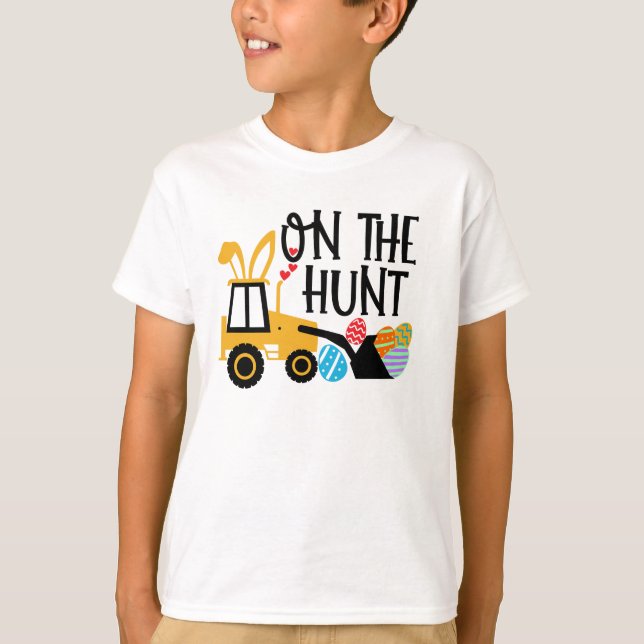 Egg Hunt Is on, Kids Easter T Shirt (Framsida)