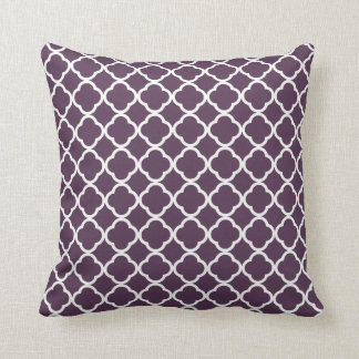 Eggplant Lila Quatrefoil Kudde