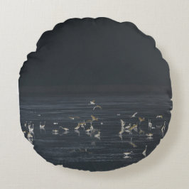 Egrets på Midnight Blue Ocean Rund Kudde