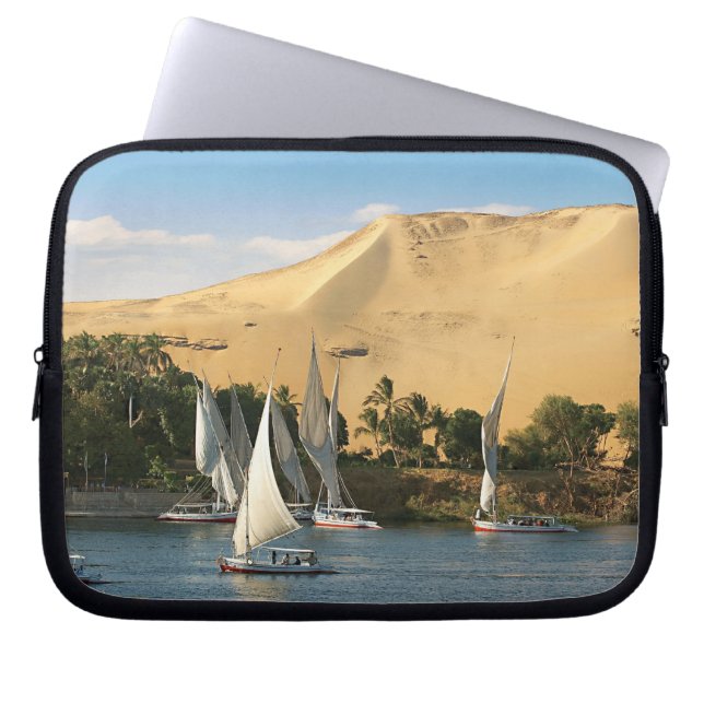 Egypten, Aswan, Nile River, Felucca-segelbåtar, 2 Laptop Sleeve (Framsidan)