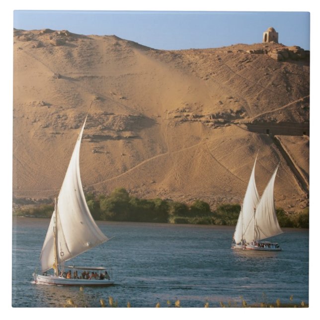Egypten, Aswan, Nile River, Felucca-segelbåtar. Kakelplatta (Framsidan)