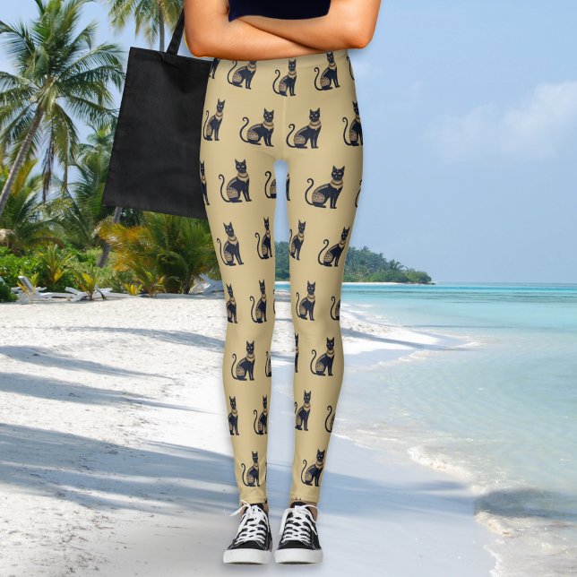 Egyptian Black Cat Patterned Sand Färg Leggings (A pair of leggings in sand beige, with Egyptian-inspired black and faux gold cat pattern)