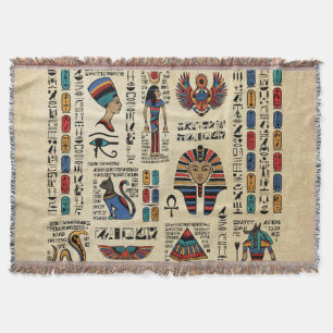 Egyptiska hieroglyfer och gudom på papyrus filt