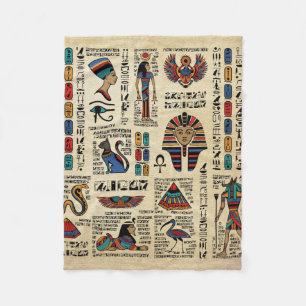Egyptiska hieroglyfer och gudom på papyrus fleecefilt