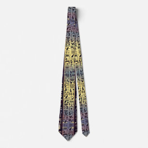 Egyptiska hieroglyphs på purpurfärgad violet slips