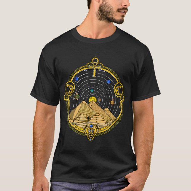 Egyptiska pyramiderna solsystemet t shirt (Framsida)