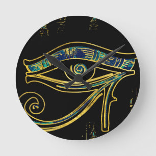 Egyptiskt öga av Horus på hieroglyphics och marm Rund Klocka