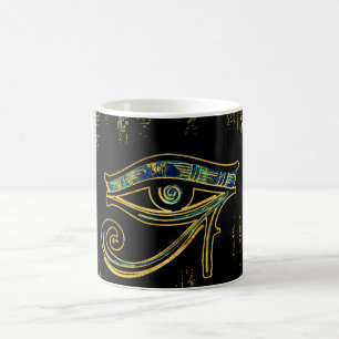 Egyptiskt öga av Horus på hieroglyphics och marmor Kaffemugg